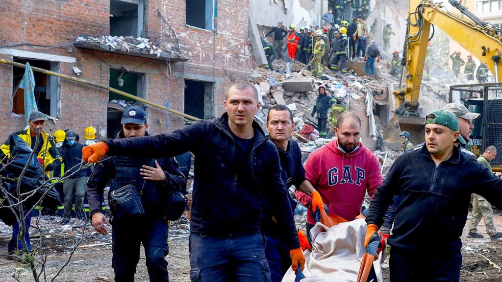 People carry a casualty, as emergency services work to rescue residents from under the debris at the site of an apartment building which was hit by a Russian missile strike in the town of Pryluky, amid Russia’s attack on Ukraine, in the Chernihiv region, Ukraine, October 7, 2026. REUTERS/Valentyn Ogirenko TPX IMAGES OF THE DAY